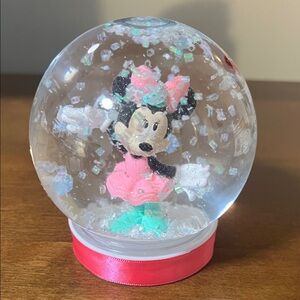 MINNIE MOUSE  Snow Globe